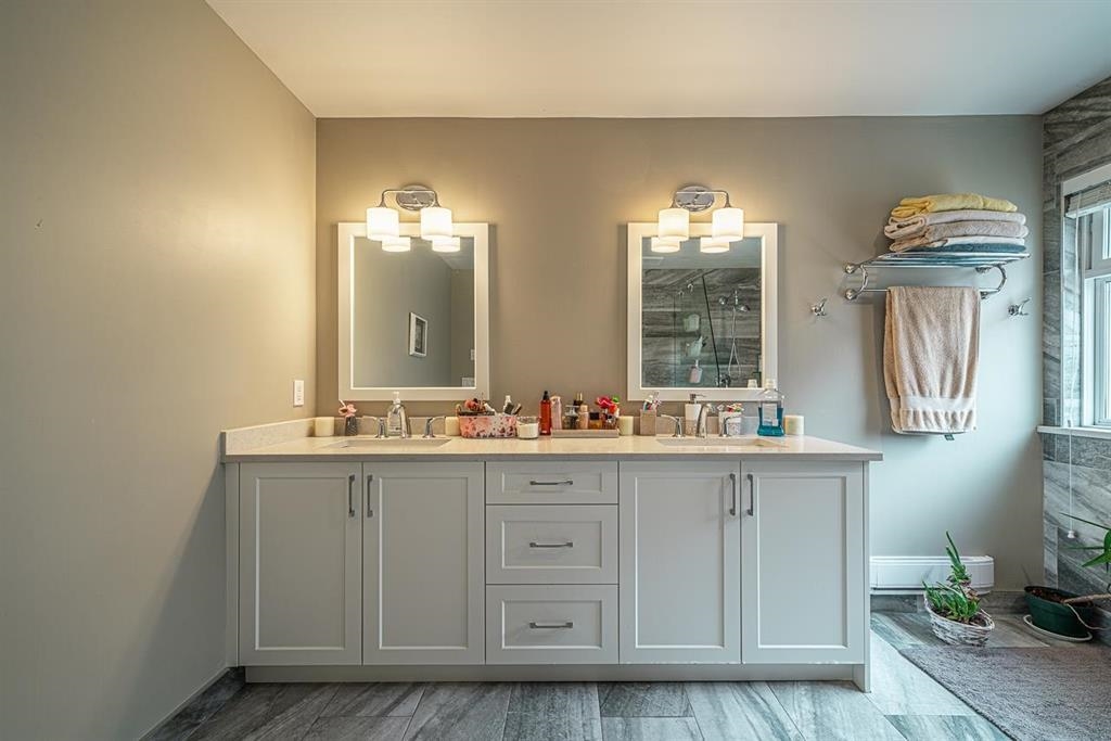 Kitchen Island Photo of 5298 St Andrews Place, Delta, BC