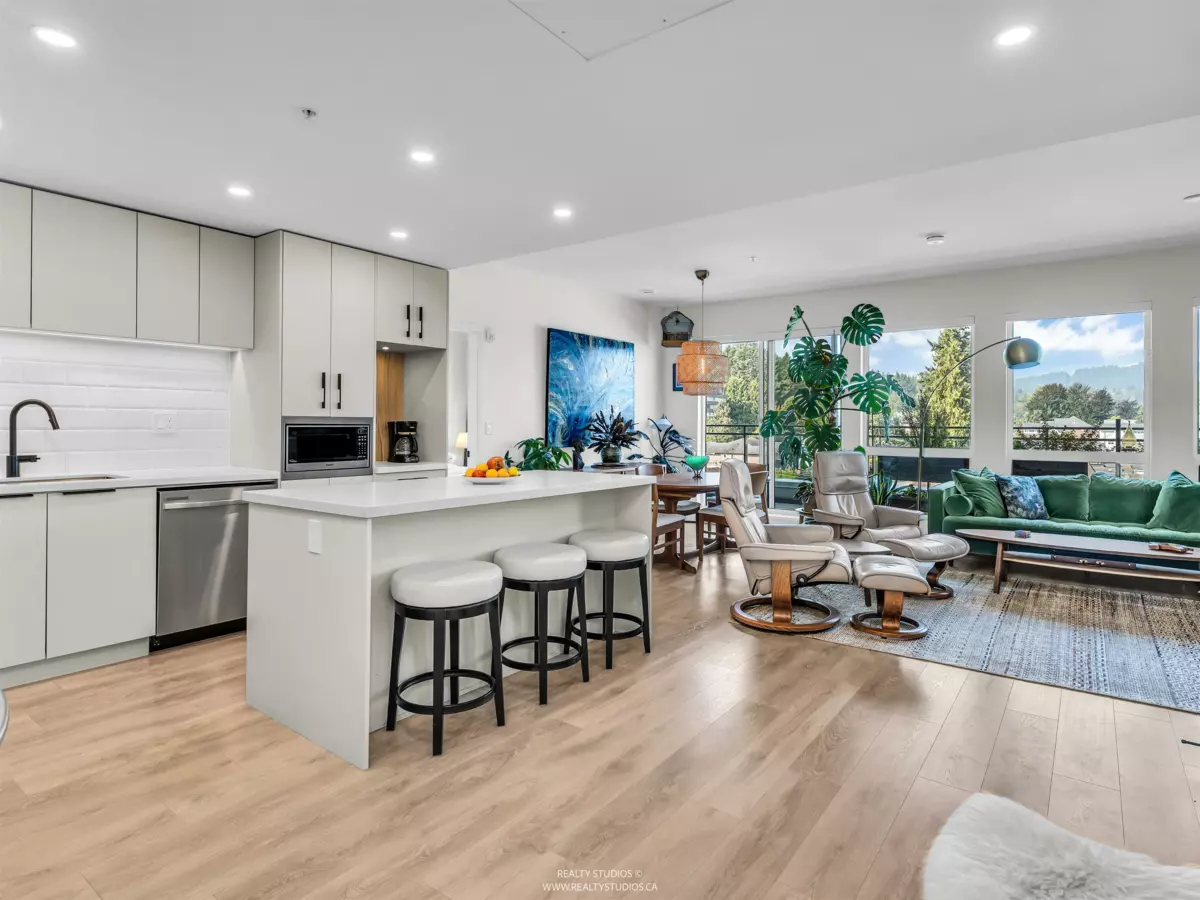 Breakfast Nook Photo of 608 3018 St George Street, Port Moody, BC
