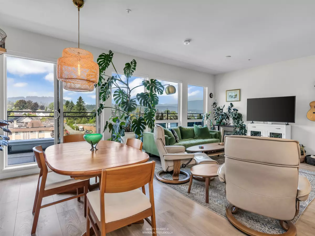 Dining Area Photo of 608 3018 St George Street, Port Moody, BC