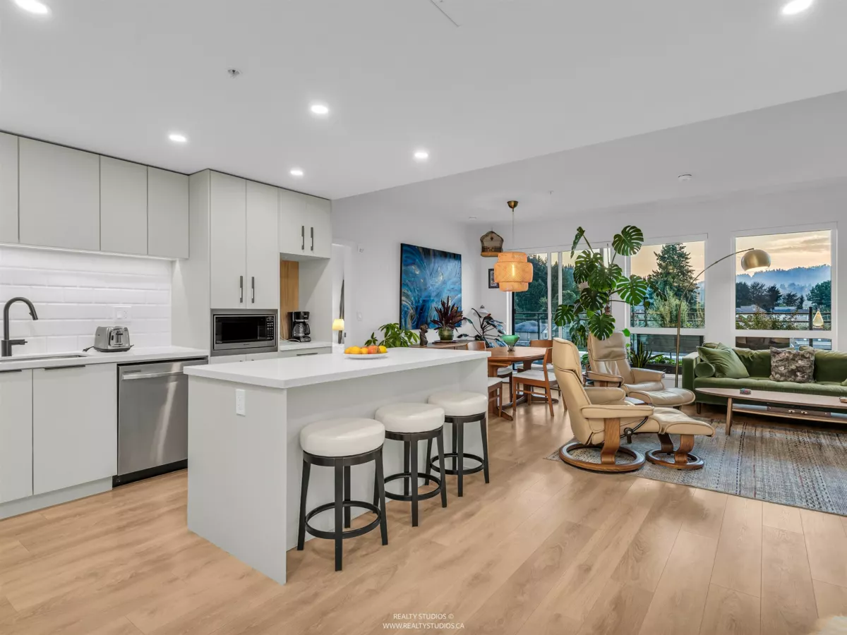 Family Room Photo of 608 3018 St George Street, Port Moody, BC