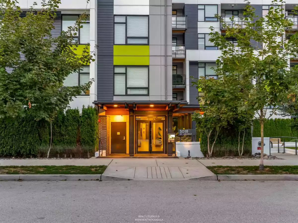 Front Yard Photo of 608 3018 St George Street, Port Moody, BC