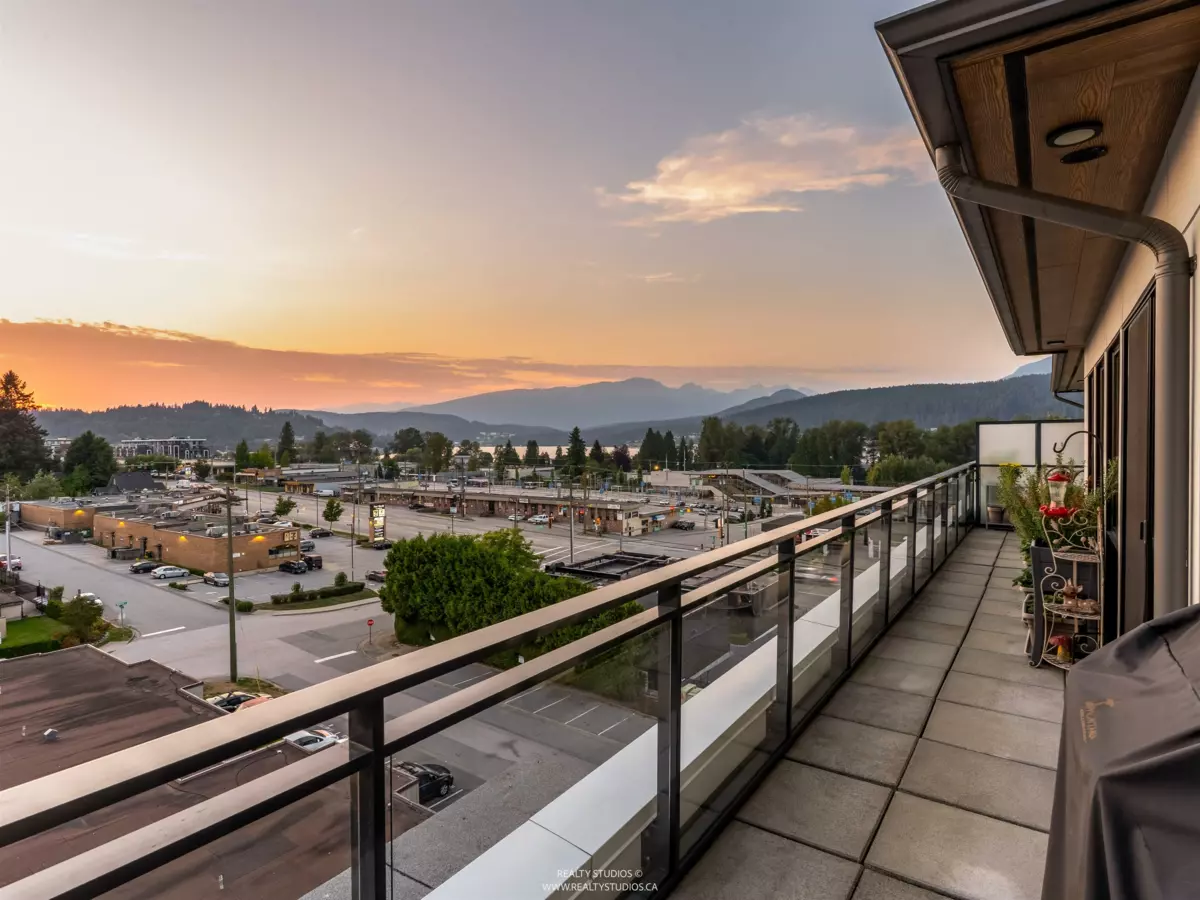 Hallway Photo of 608 3018 St George Street, Port Moody, BC