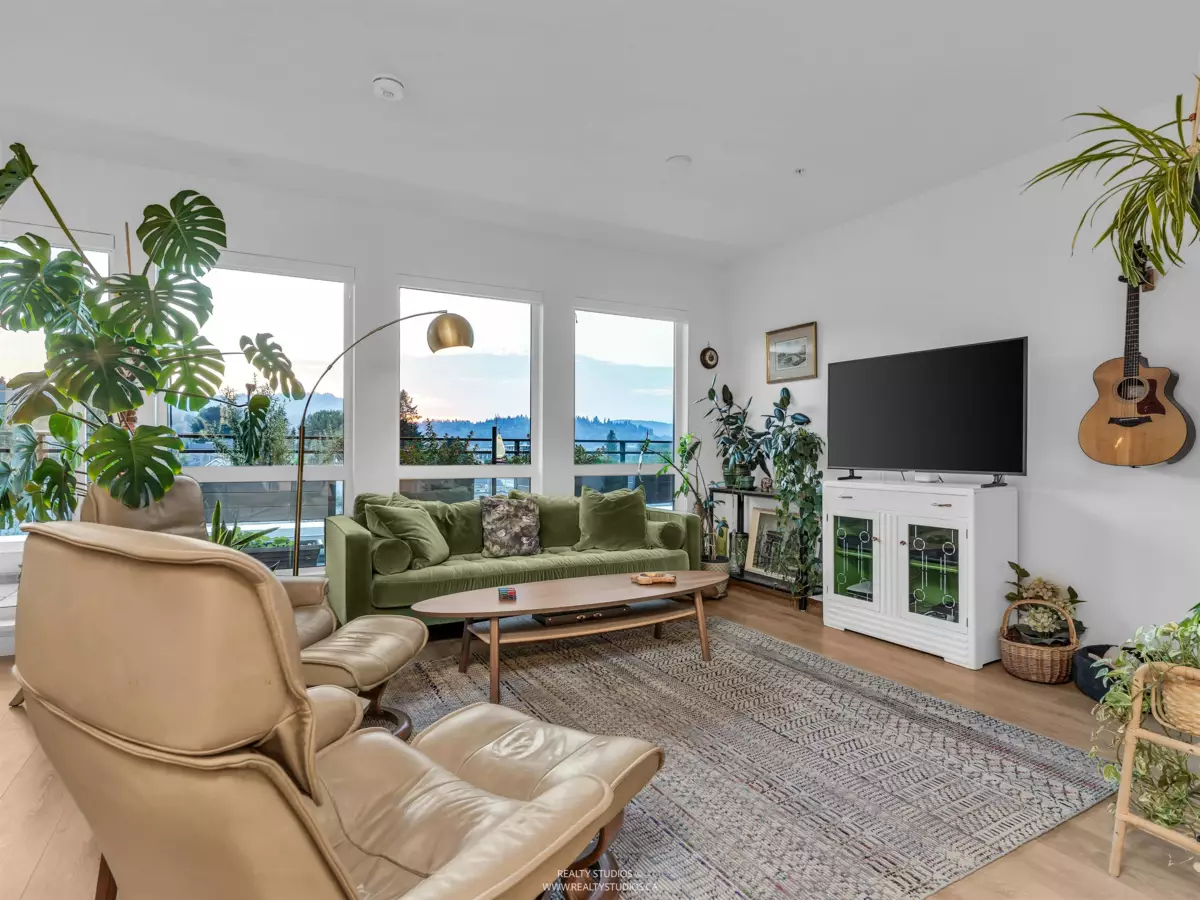 Kitchen Island Photo of 608 3018 St George Street, Port Moody, BC