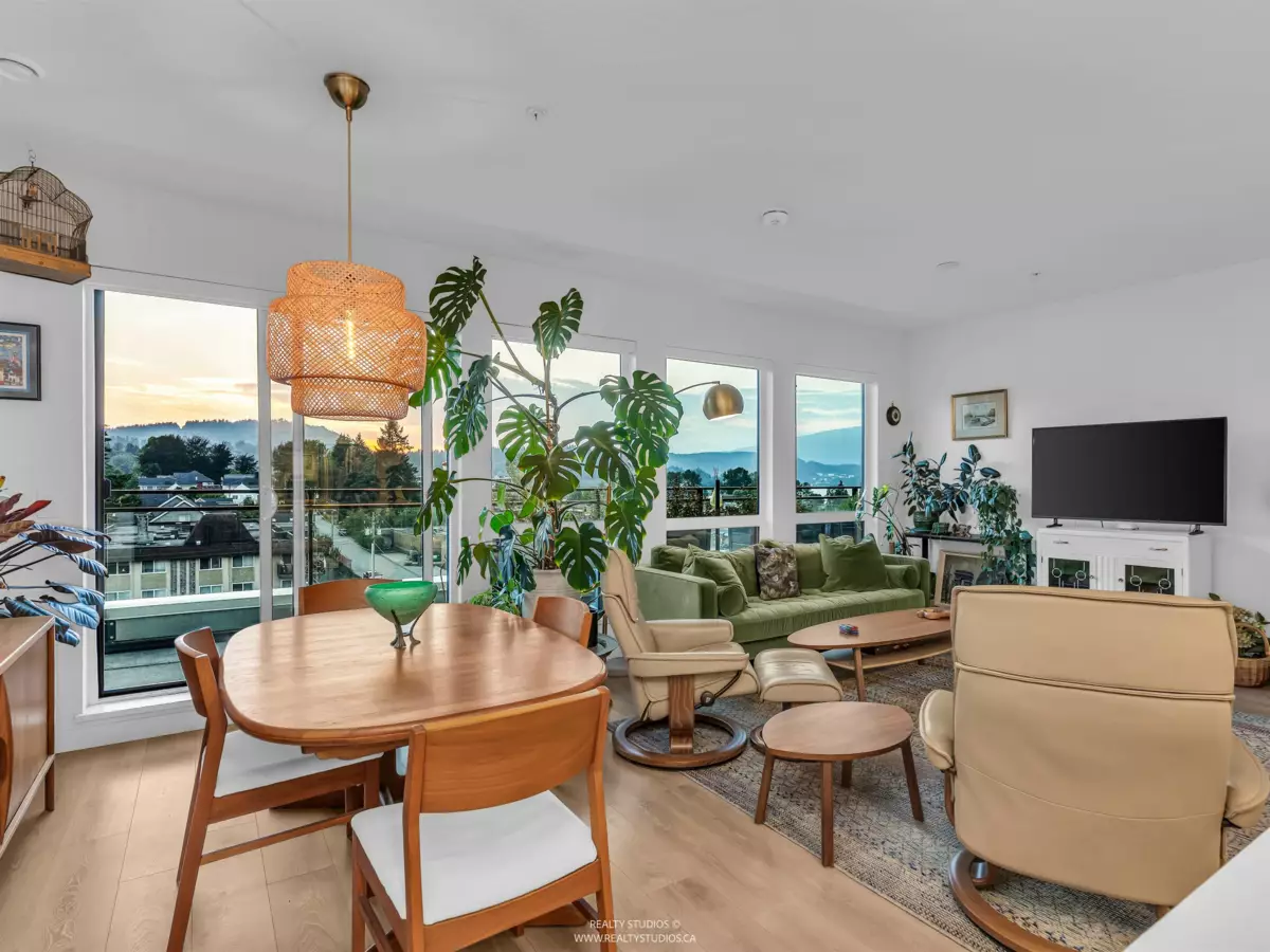 Kitchen Photo of 608 3018 St George Street, Port Moody, BC