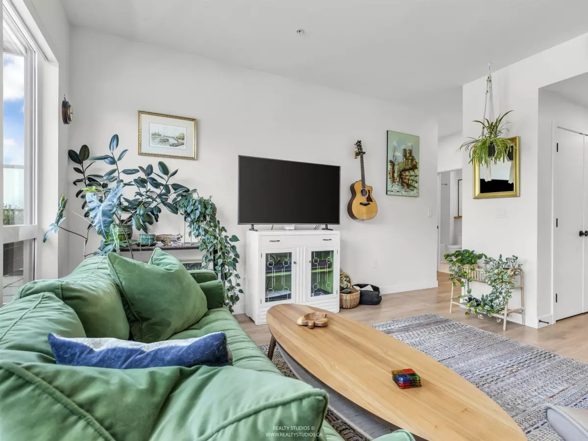 Pantry Photo of 608 3018 St George Street, Port Moody, BC