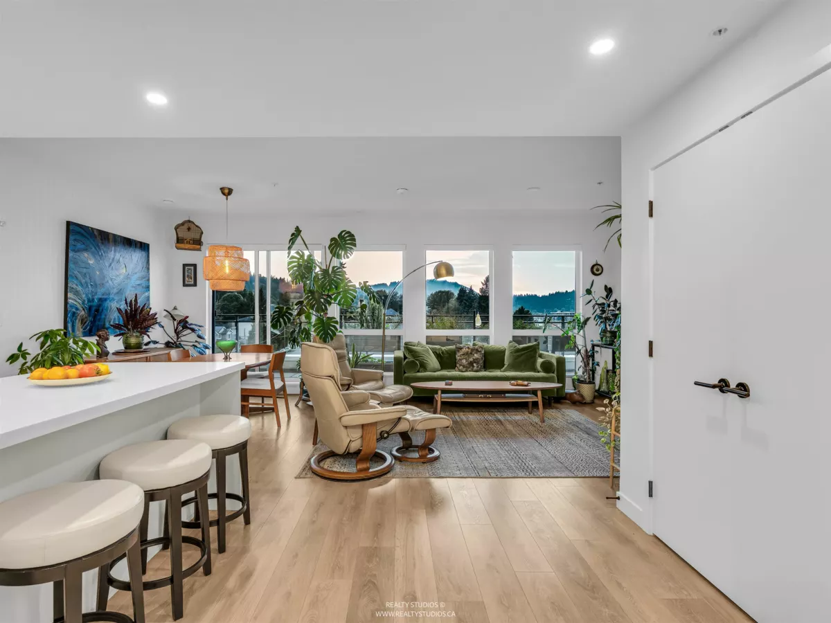 Primary Bathroom Photo of 608 3018 St George Street, Port Moody, BC