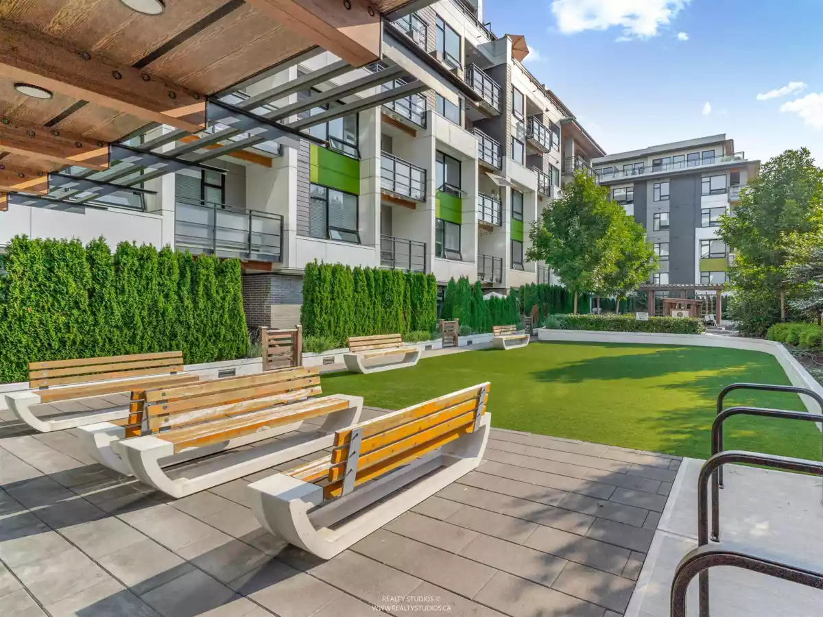 Swimming Pool Photo of 608 3018 St George Street, Port Moody, BC