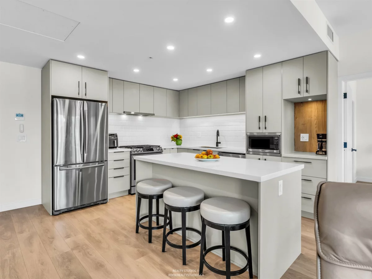 Walk-In Closet Photo of 608 3018 St George Street, Port Moody, BC