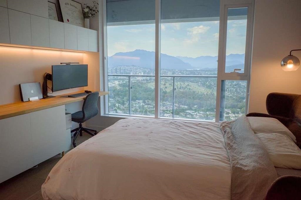 Kitchen Island Photo of 3607 6000 Mckay Avenue, Burnaby, BC