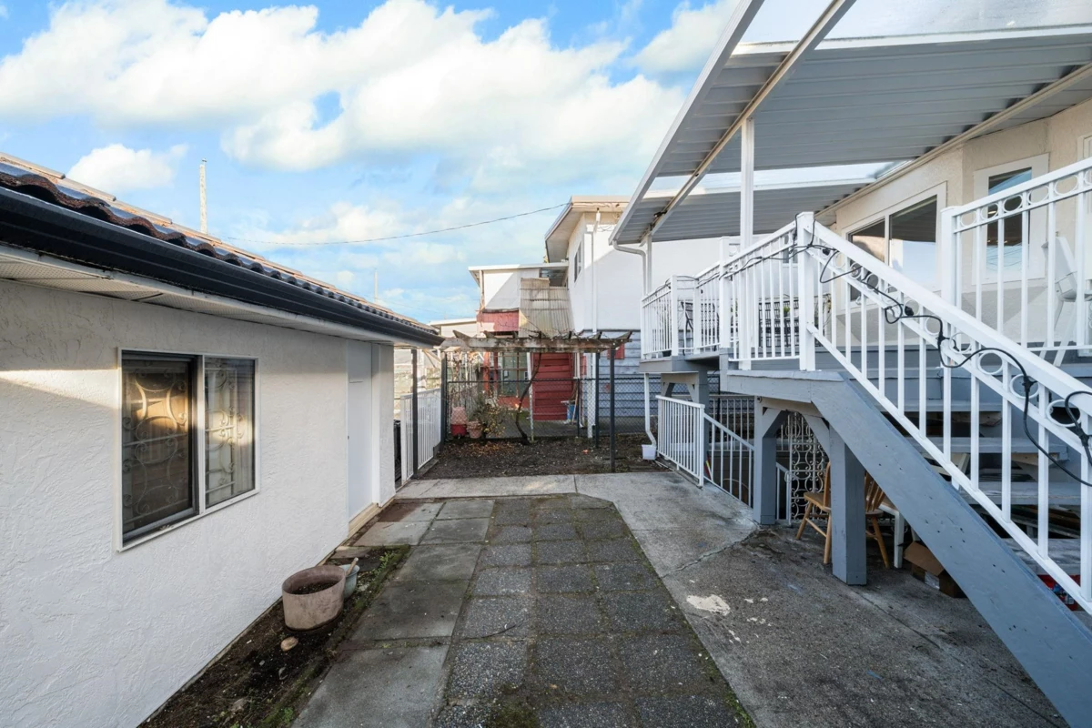 Hot Tub / Spa Photo of 4769 Rupert Street, Vancouver, BC