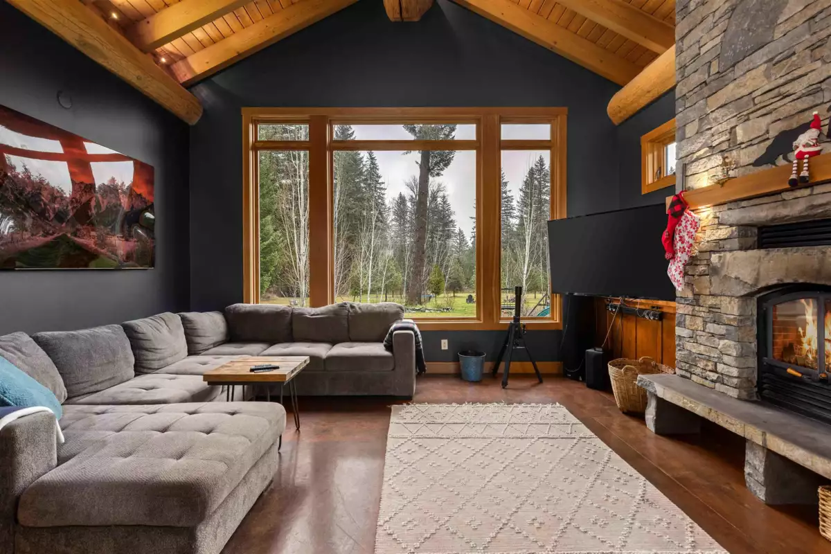 Living Room Photo of 7703 Pemberton Portage Road, Pemberton, BC