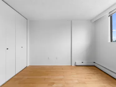 Entry Foyer Photo of 1605 145 St. Georges Avenue, North Vancouver, BC