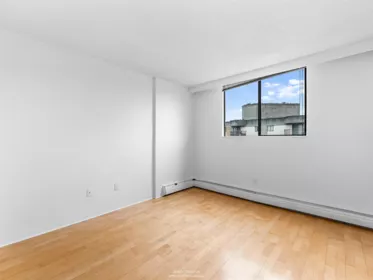 Mudroom Photo of 1605 145 St. Georges Avenue, North Vancouver, BC