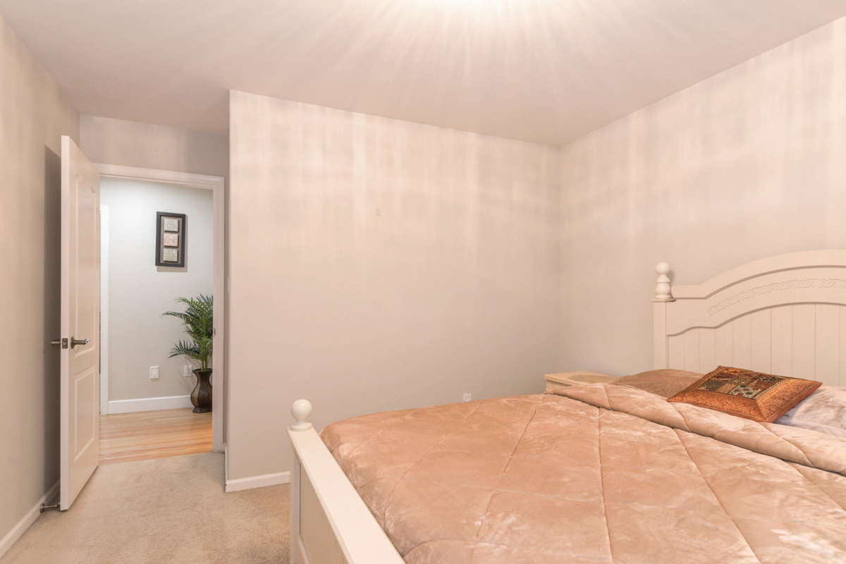 Basement Recreation Room Photo of 8099 148a Street, Surrey, BC