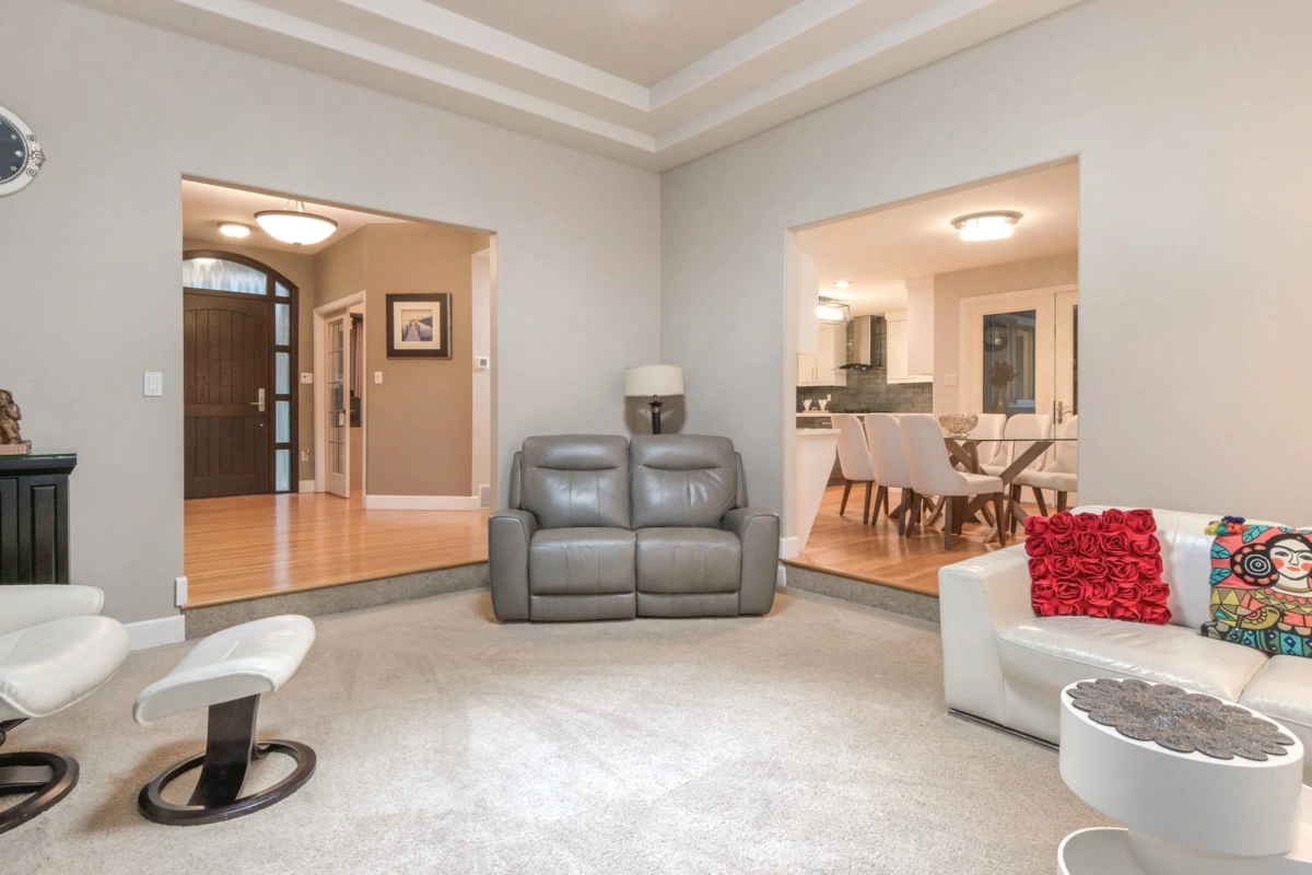 Kitchen Photo of 8099 148a Street, Surrey, BC