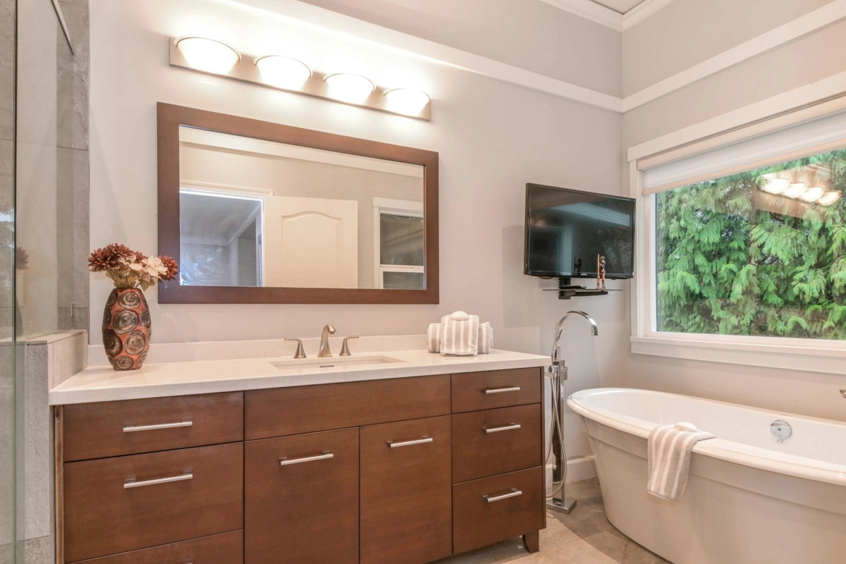Powder Room Photo of 8099 148a Street, Surrey, BC