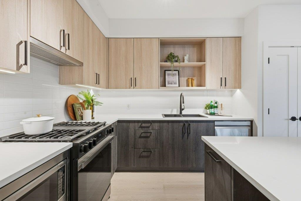 Kitchen Photo of 506 2002 St. George Street, Port Moody, BC