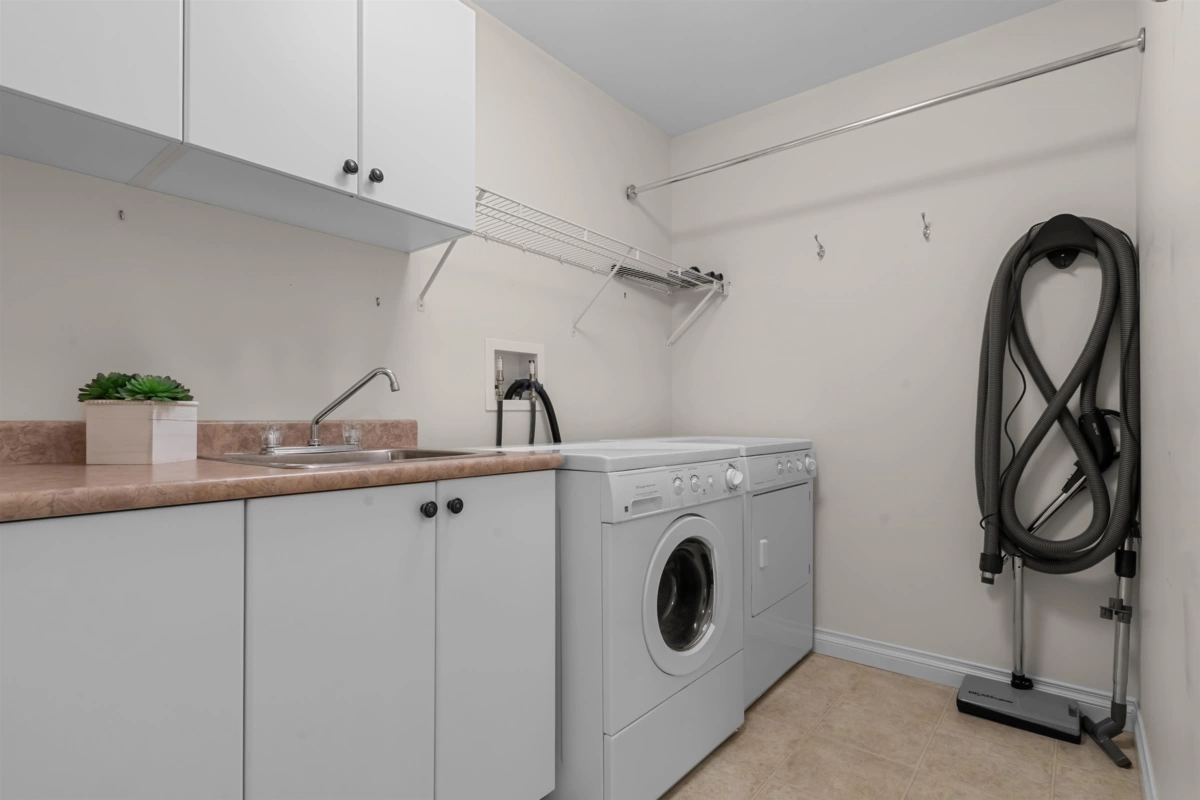 Hallway Photo of 194 46000 Thomas Road, Chilliwack, BC