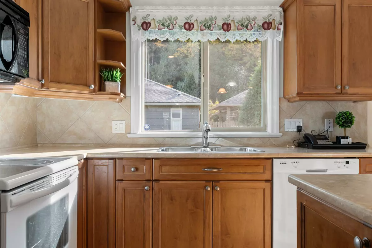 Kitchen Photo of 194 46000 Thomas Road, Chilliwack, BC