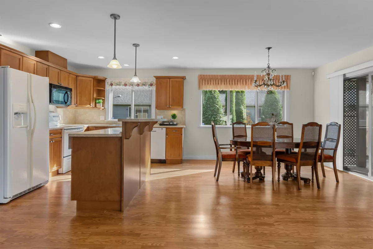 Living Room Photo of 194 46000 Thomas Road, Chilliwack, BC