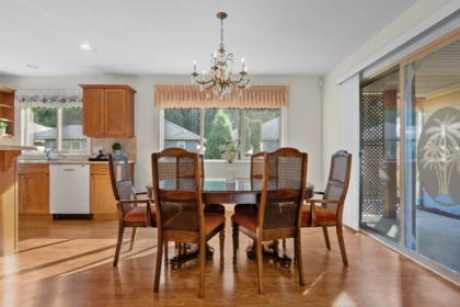 Breakfast Nook Photo of 194 46000 Thomas Road, Chilliwack, BC