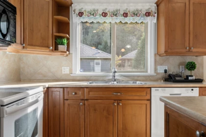 Kitchen Photo of 194 46000 Thomas Road, Chilliwack, BC