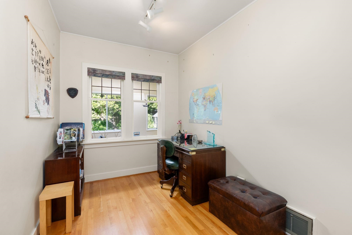 Entry Foyer Photo of 1537 W 40th Avenue, Vancouver, BC