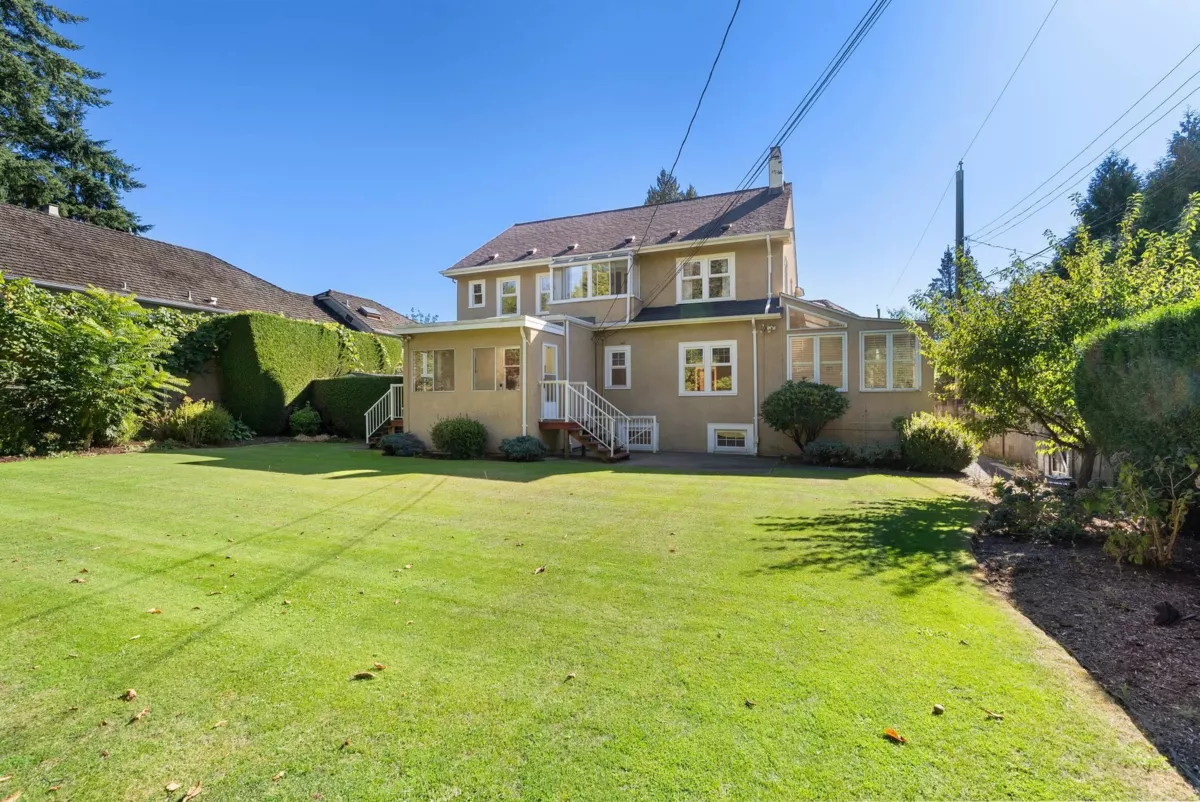 Family Room Photo of 1537 W 40th Avenue, Vancouver, BC