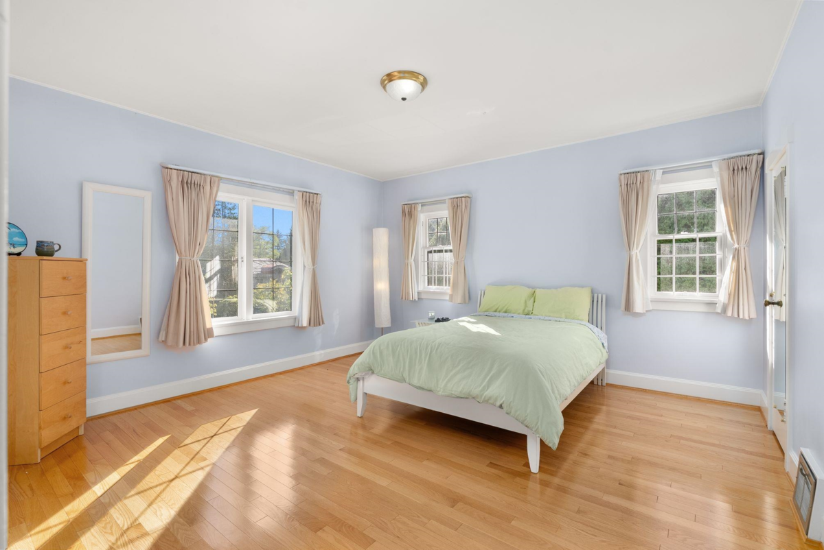 Garden / Landscaping Photo of 1537 W 40th Avenue, Vancouver, BC