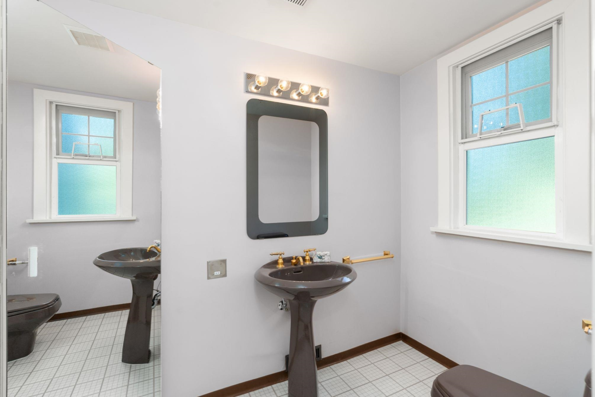 Hallway Photo of 1537 W 40th Avenue, Vancouver, BC