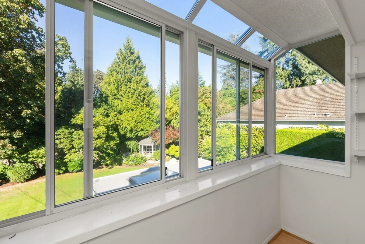 Hot Tub / Spa Photo of 1537 W 40th Avenue, Vancouver, BC