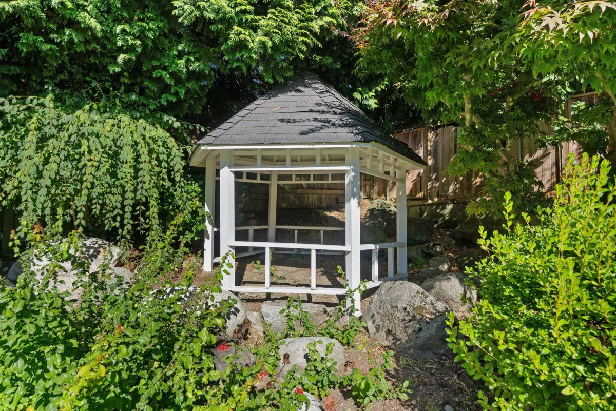 Kitchen Island Photo of 1537 W 40th Avenue, Vancouver, BC