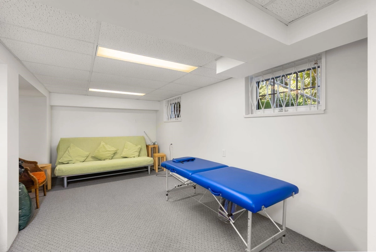 Neighborhood Park Photo Near 1537 W 40th Avenue, Vancouver, BC