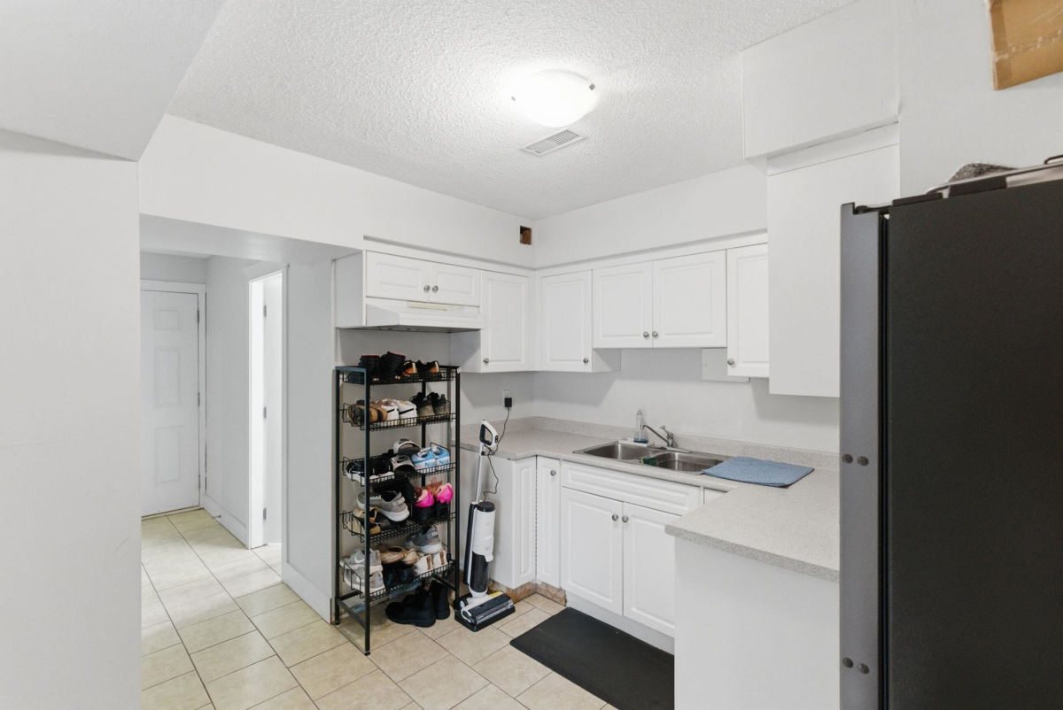 Hallway Photo of 1460 Kaslo Court, Abbotsford, BC