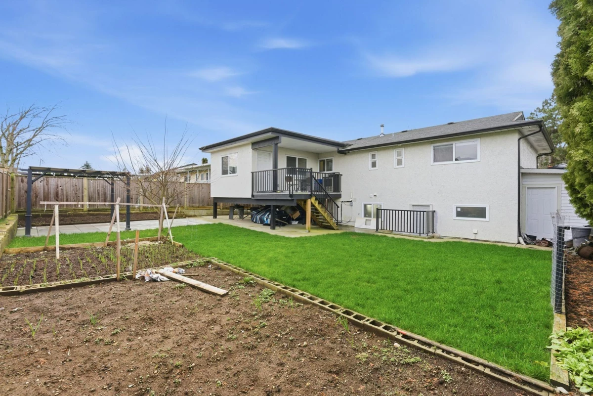 Swimming Pool Photo of 1460 Kaslo Court, Abbotsford, BC
