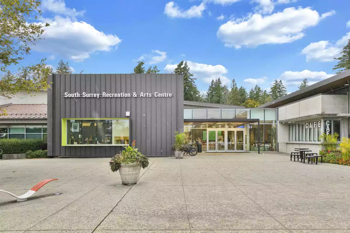 Front Yard Photo of 15824 Tulip Drive, Surrey, BC