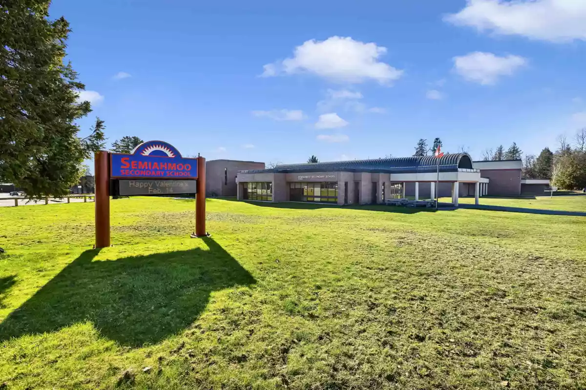 Hallway Photo of 15824 Tulip Drive, Surrey, BC