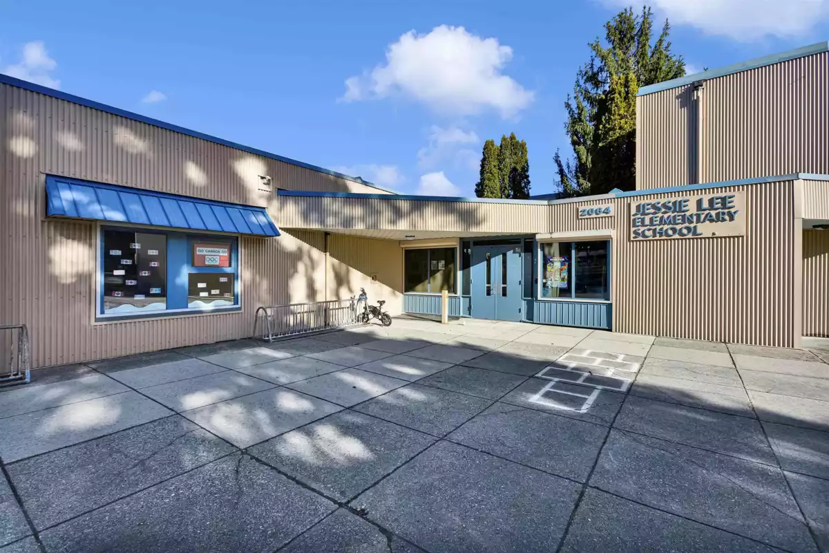 Staircase Photo of 15824 Tulip Drive, Surrey, BC
