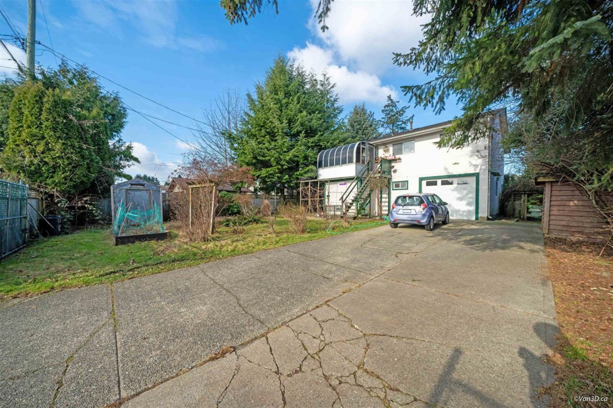 Backyard Photo of 15024 96 Avenue, Surrey, BC