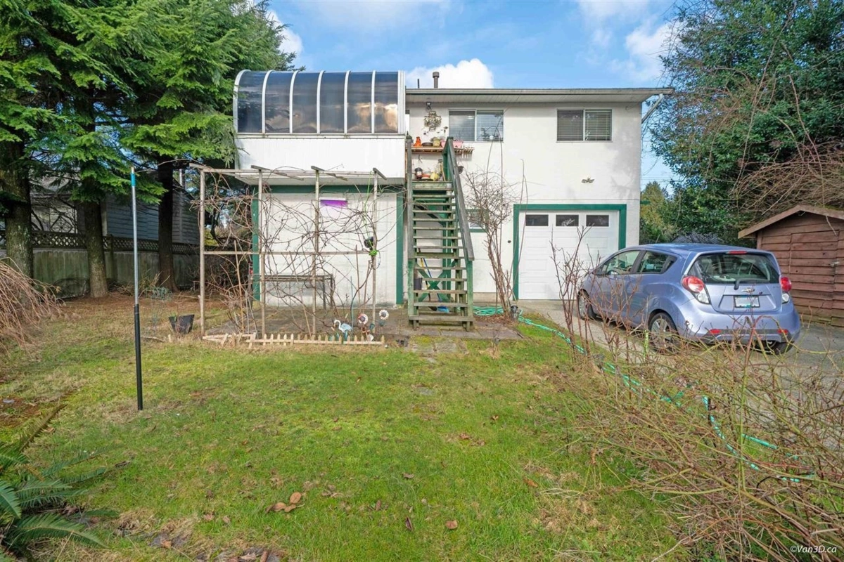 Garden / Landscaping Photo of 15024 96 Avenue, Surrey, BC