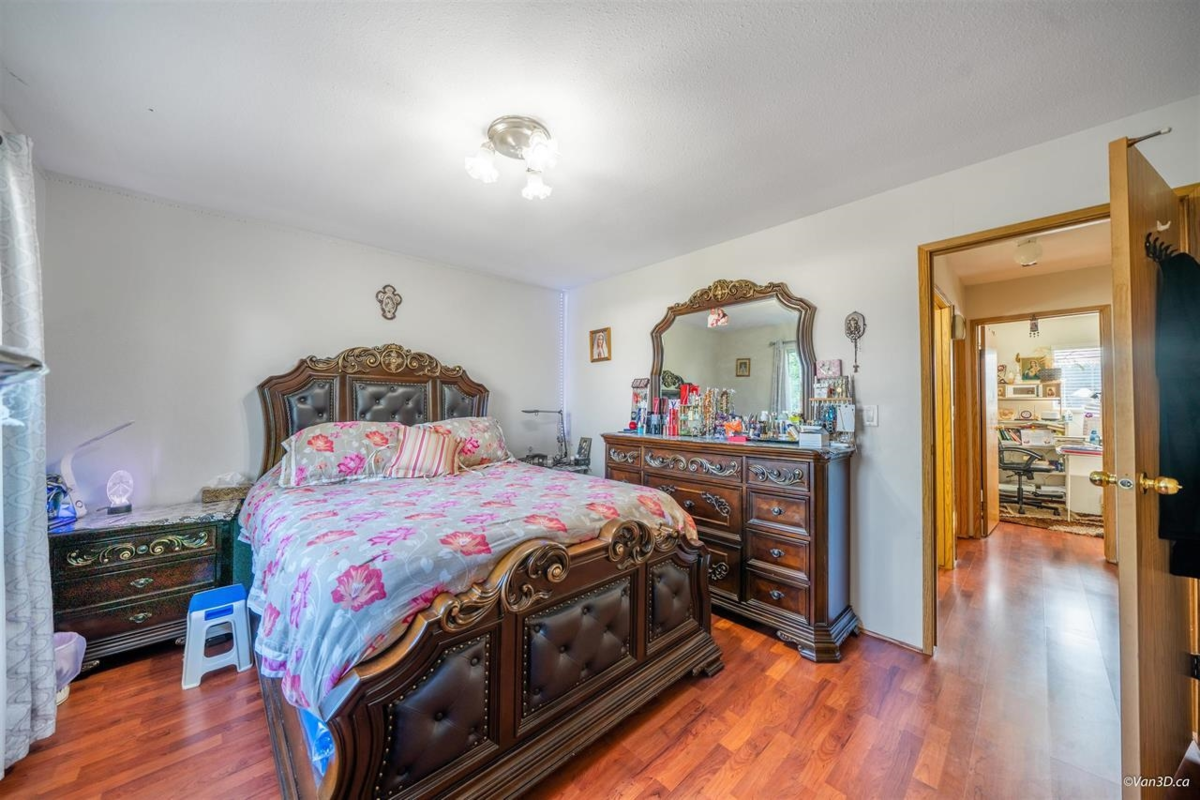 Guest Bathroom Photo of 15024 96 Avenue, Surrey, BC