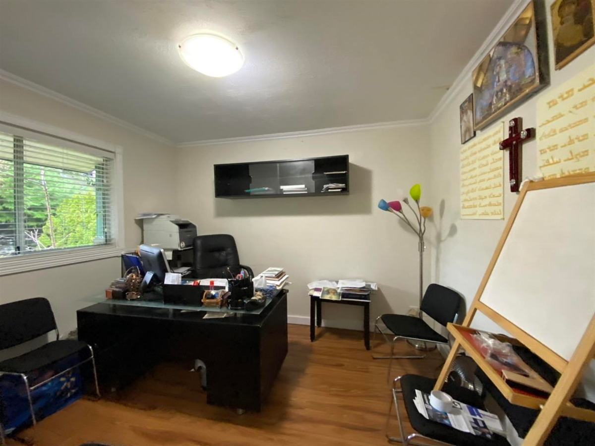 Mudroom Photo of 15024 96 Avenue, Surrey, BC