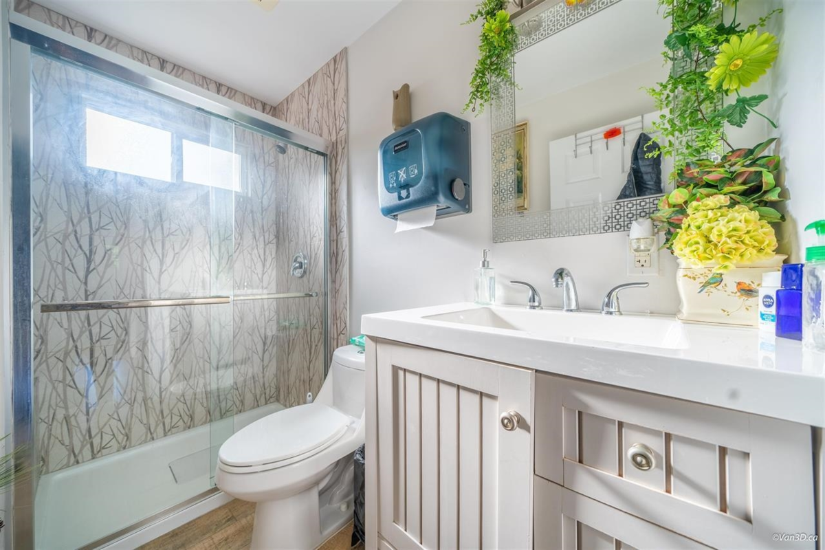 Walk-In Closet Photo of 15024 96 Avenue, Surrey, BC