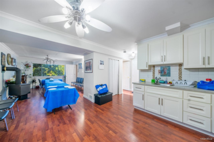 Laundry Room Photo of 15024 96 Avenue, Surrey, BC