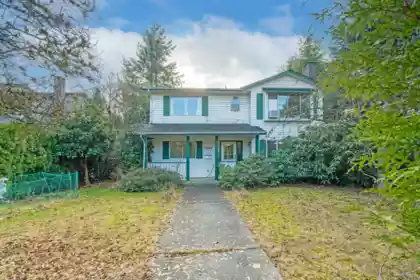 Staircase Photo of 15024 96 Avenue, Surrey, BC