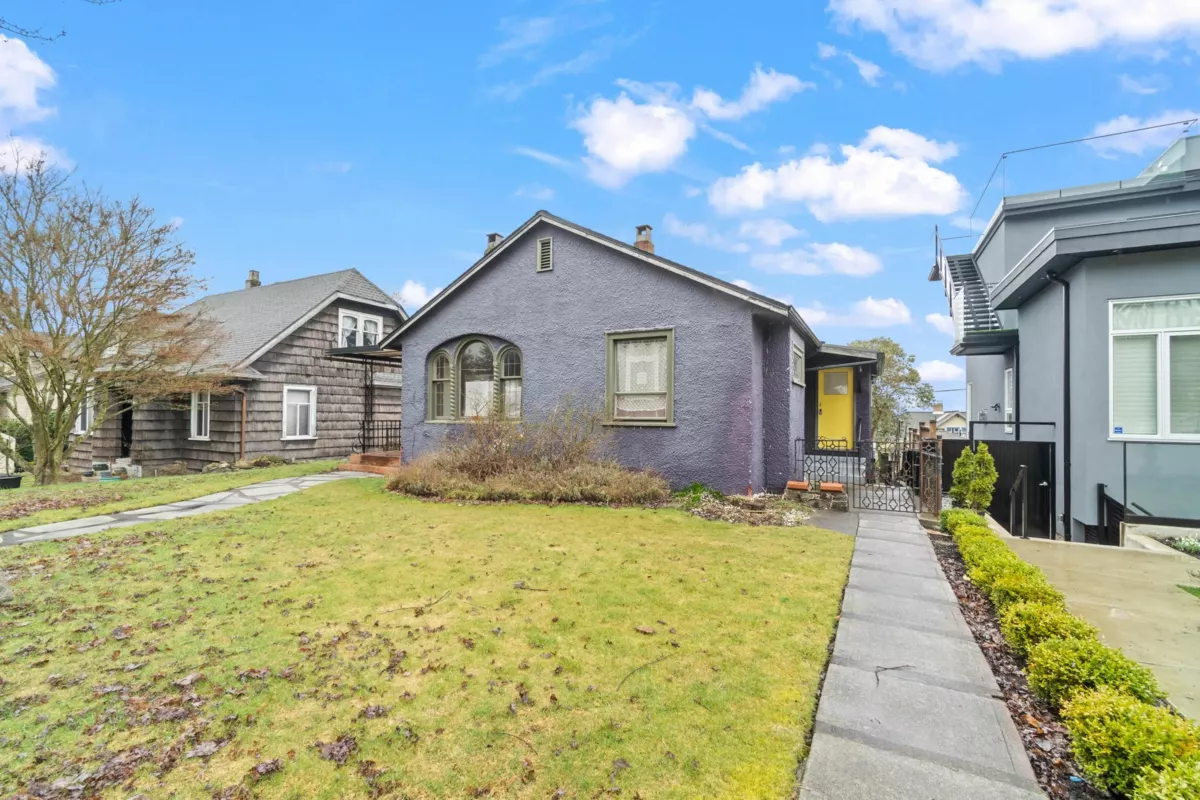 Kitchen Island Photo of 3775 Trinity Street, Burnaby, BC