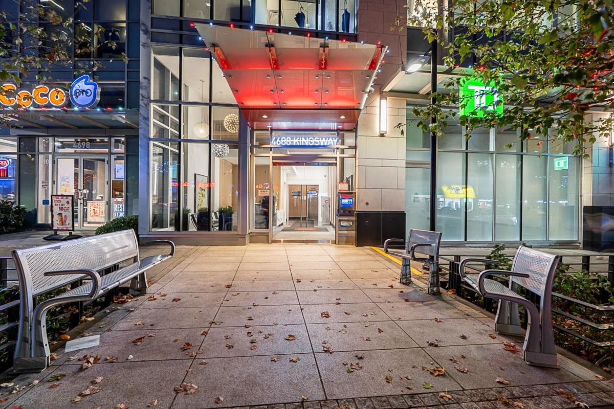 Mudroom Photo of 2910 4688 Kingsway, Burnaby, BC