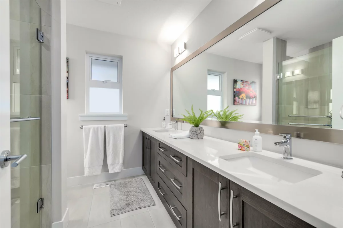 Basement Recreation Room Photo of 2115 166 Street, Surrey, BC