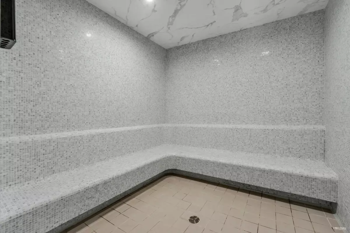 Hallway Photo of 1215 8611 Hazelbridge Way, Richmond, BC