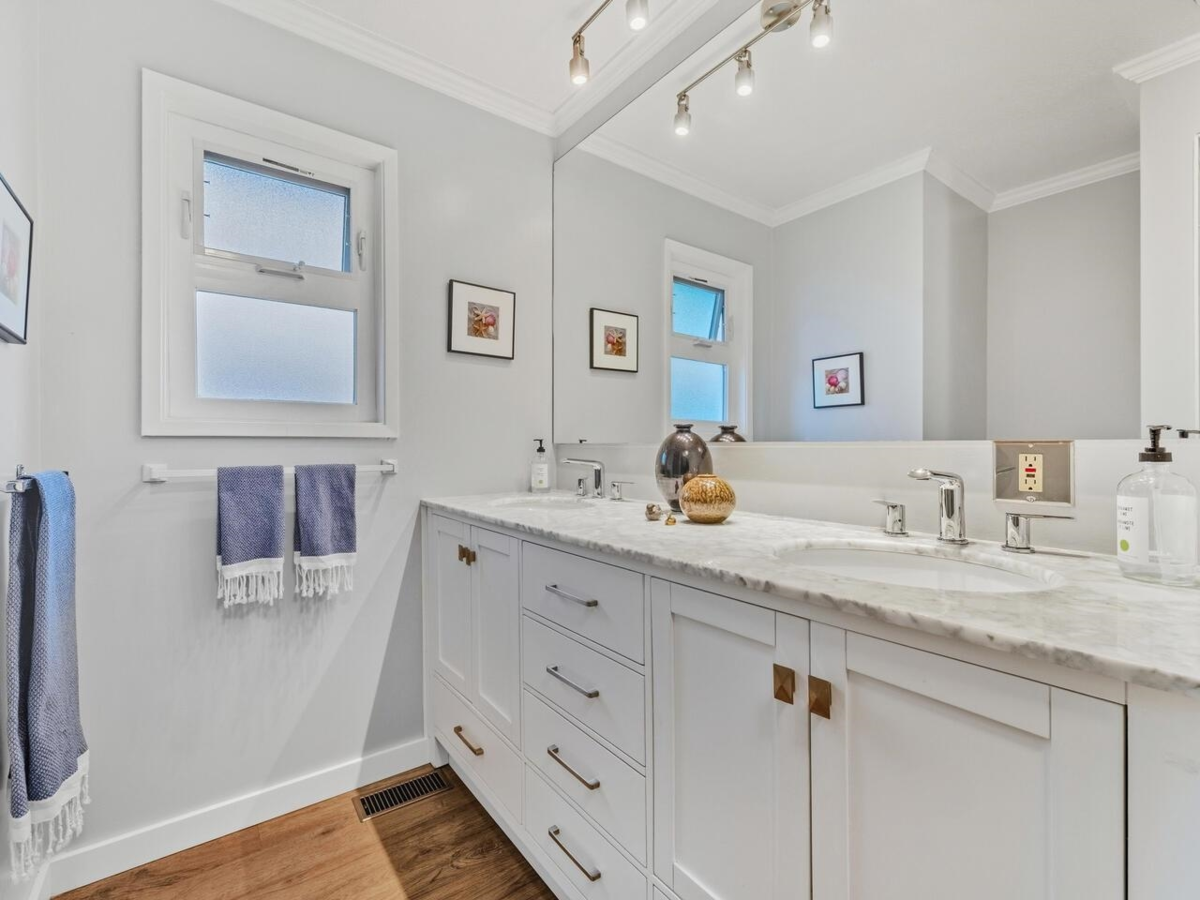 Entry Foyer Photo of 8884 Hadden Street, Langley, BC